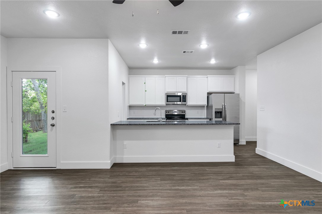 1916 Royal Loop Belton, TX 76513 - Photo 4 of 14