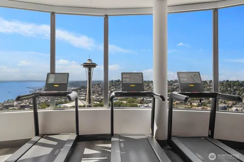 $1,390,000 | 2510 6th Avenue, Unit 2502, Seattle, WA 98121