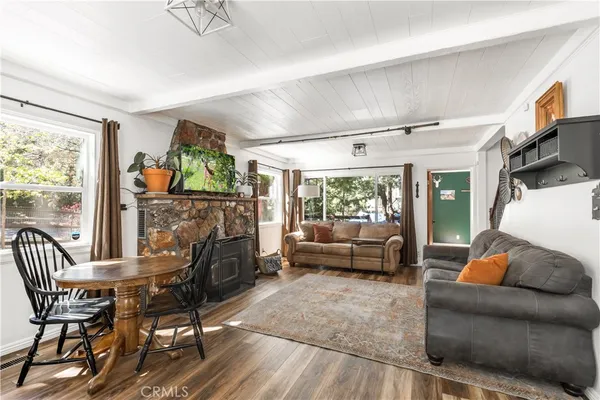 $2,100 | 185 Spruce Lane, Sugarloaf, CA 92386