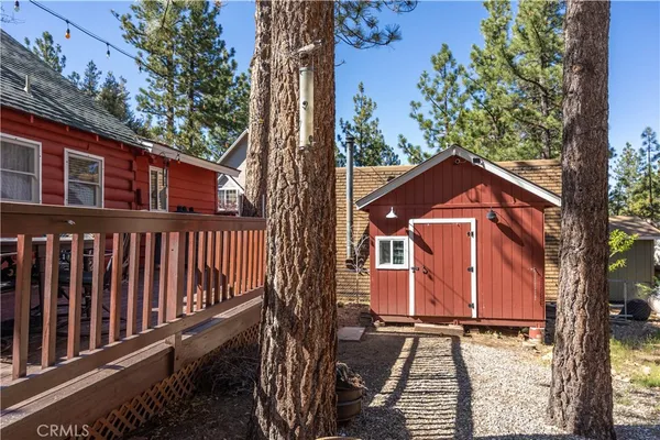$2,100 | 185 Spruce Lane, Sugarloaf, CA 92386