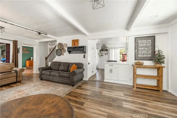 $2,100 | 185 Spruce Lane, Sugarloaf, CA 92386