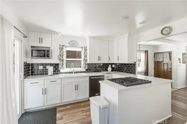 $2,100 | 185 Spruce Lane, Sugarloaf, CA 92386