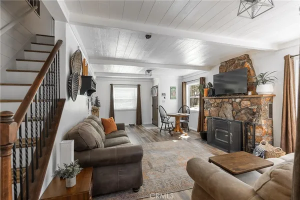 $2,100 | 185 Spruce Lane, Sugarloaf, CA 92386