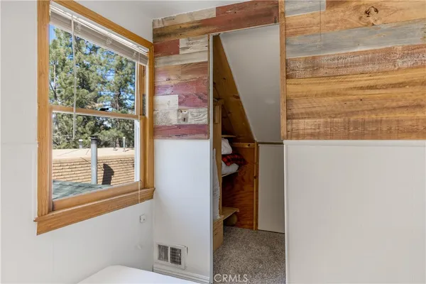 $2,100 | 185 Spruce Lane, Sugarloaf, CA 92386