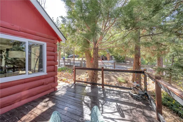 $2,100 | 185 Spruce Lane, Sugarloaf, CA 92386