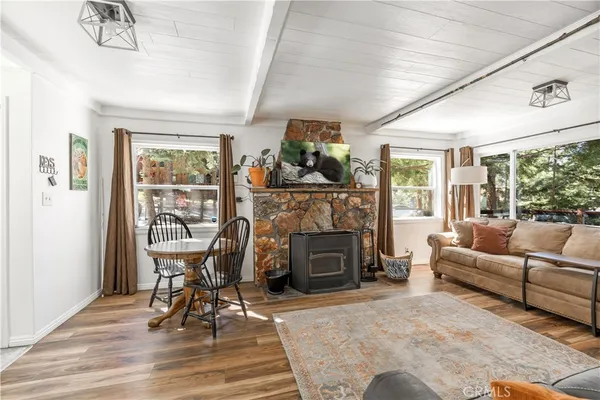 $2,100 | 185 Spruce Lane, Sugarloaf, CA 92386