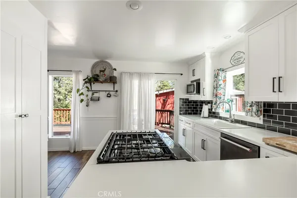 $2,100 | 185 Spruce Lane, Sugarloaf, CA 92386