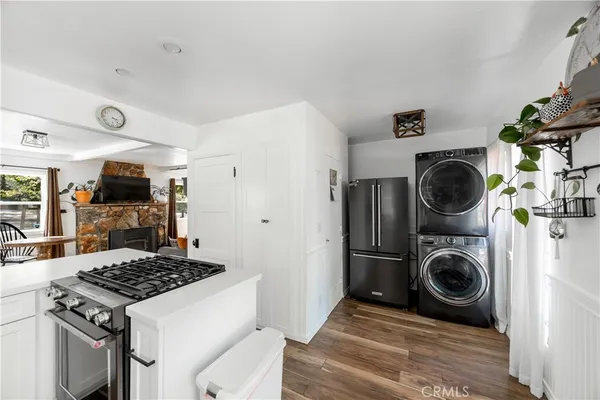 $2,100 | 185 Spruce Lane, Sugarloaf, CA 92386