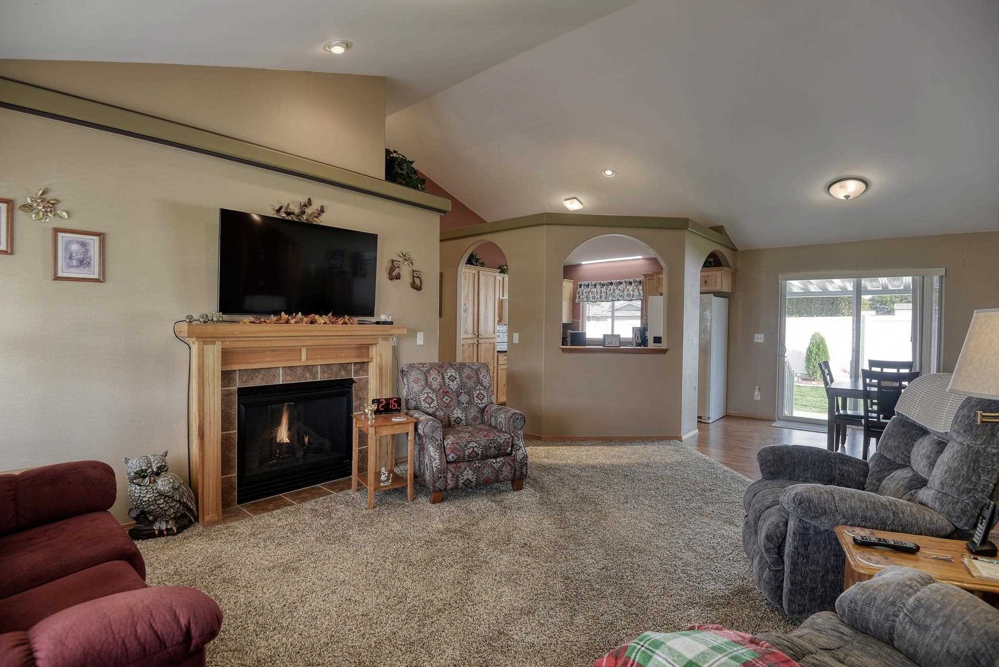 409 South Lone Tree Road Spokane Valley, WA 99016 - Photo 2 of 32