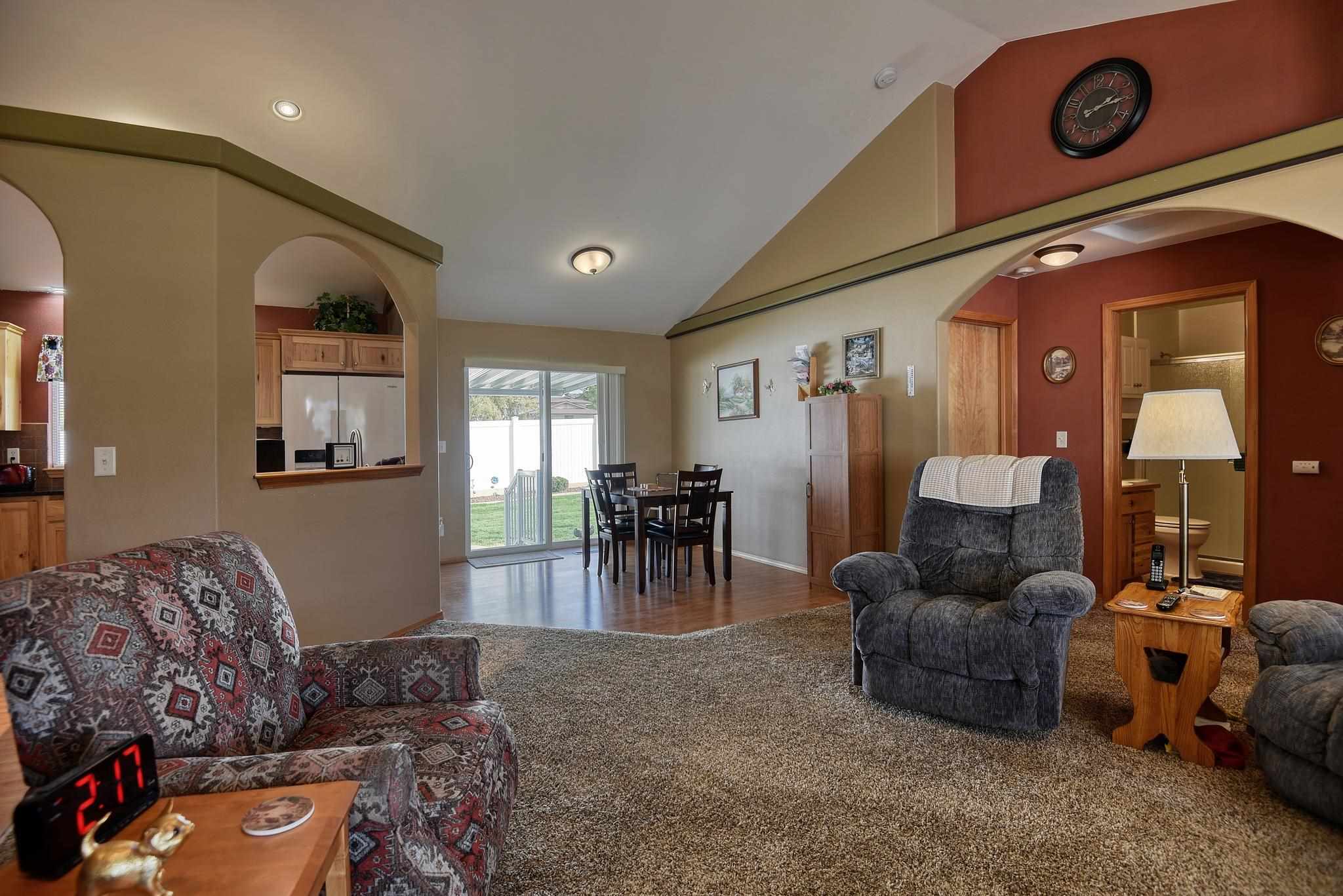 409 South Lone Tree Road Spokane Valley, WA 99016 - Photo 4 of 32