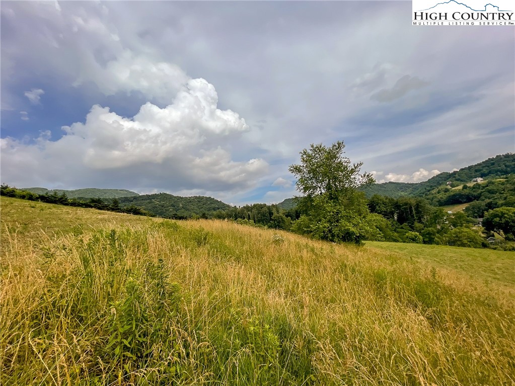 4850 US Highway 421 Vilas, NC 28692 - Photo 4 of 46 a view of a lake and mountain