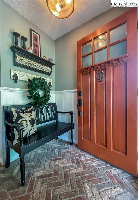4850 US Highway 421 Vilas, NC 28692 - Photo 10 of 46 a living room with furniture