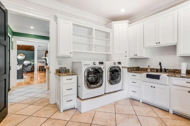 a view of a garden with a tree