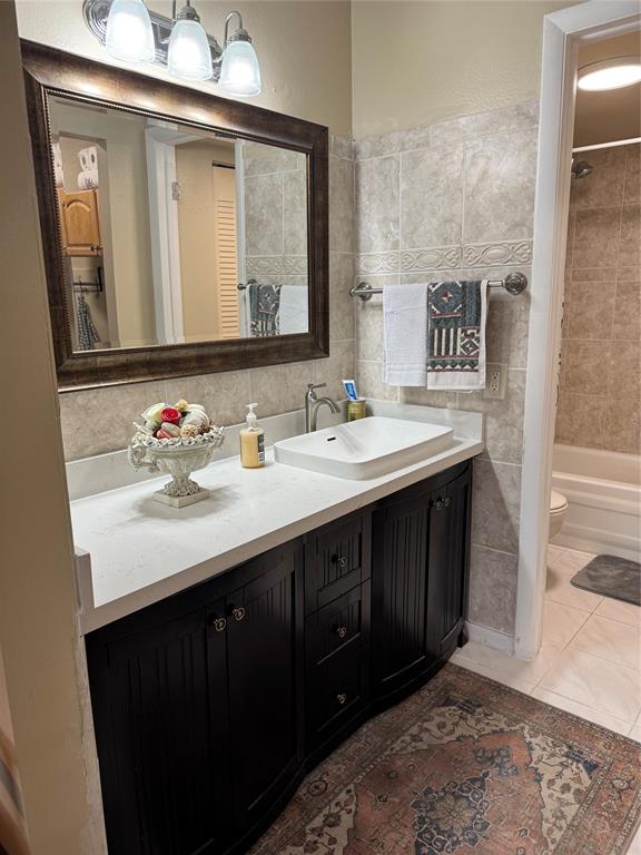 9400 Lime Bay Boulevard, Unit 112 Tamarac, FL 33321 - Photo 20 of 37 a bathroom with a sink vanity and a mirror