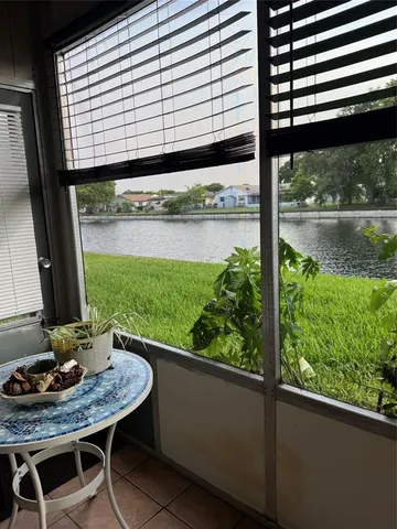 a view of entryway with a street