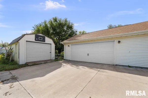 $275,000 | 705 13th Street West, Milan, IL 61264