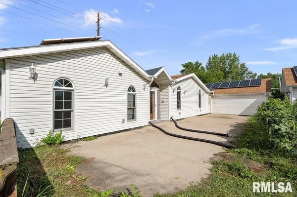 $275,000 | 705 13th Street West, Milan, IL 61264