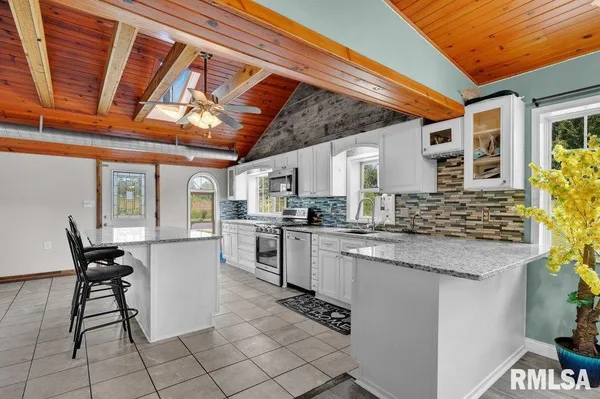 $275,000 | 705 13th Street West, Milan, IL 61264