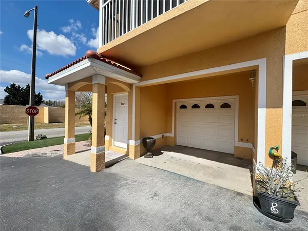 $260,000 | 21007 Sunpoint Way, Unit 202, Lutz, FL 33558