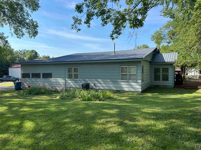 $139,900 | 608 4th Street, Madison, KS 66860
