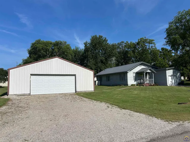 $139,900 | 608 4th Street, Madison, KS 66860