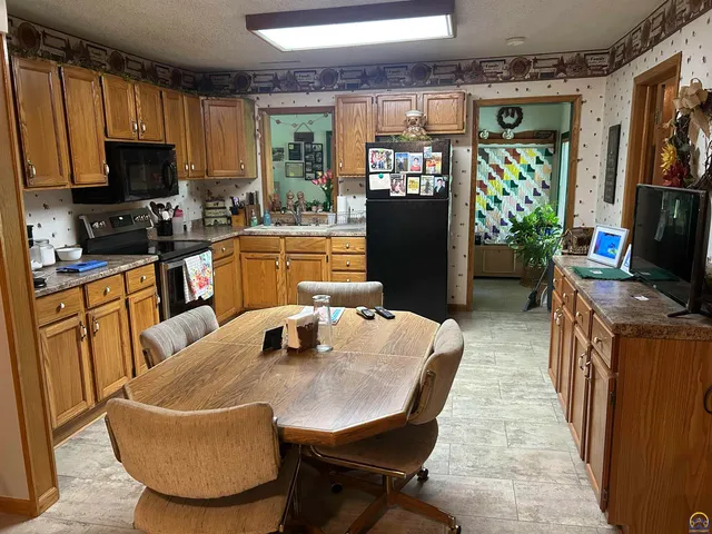 $139,900 | 608 4th Street, Madison, KS 66860