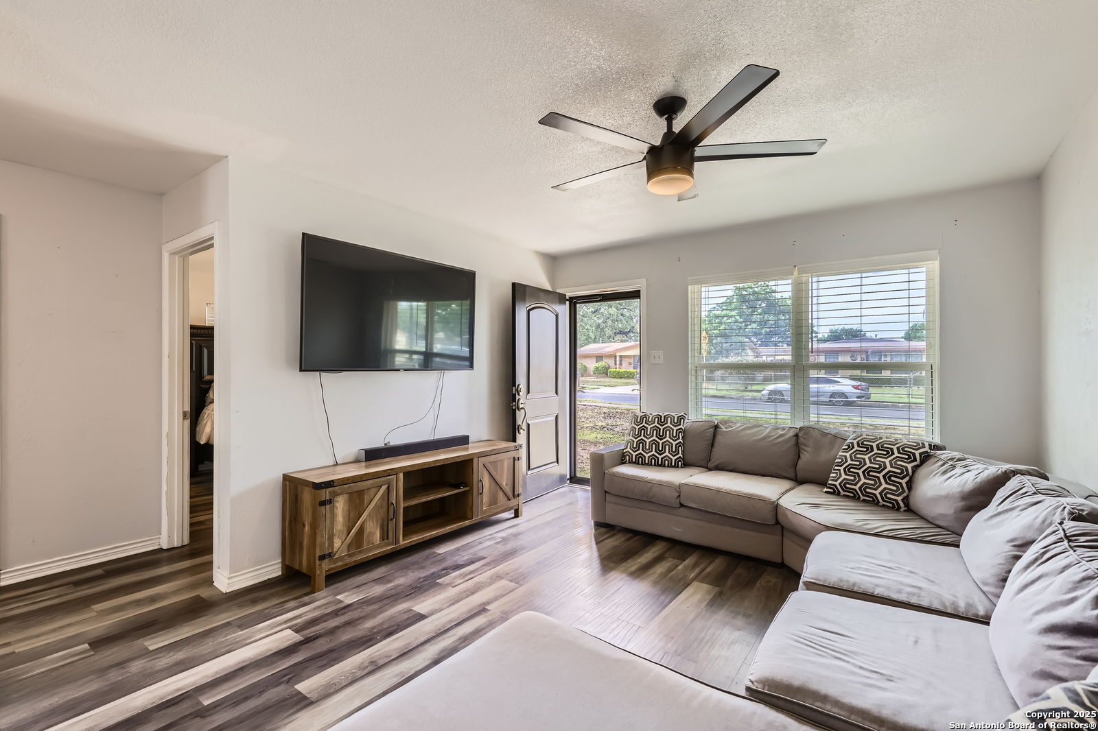 207 East Villaret Blvd  