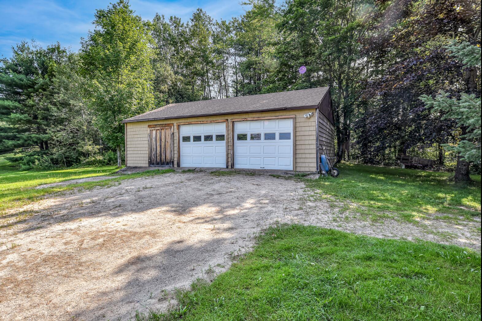 359 Augusta Road Topsham, ME 04086 - Photo 21 of 24 Garage