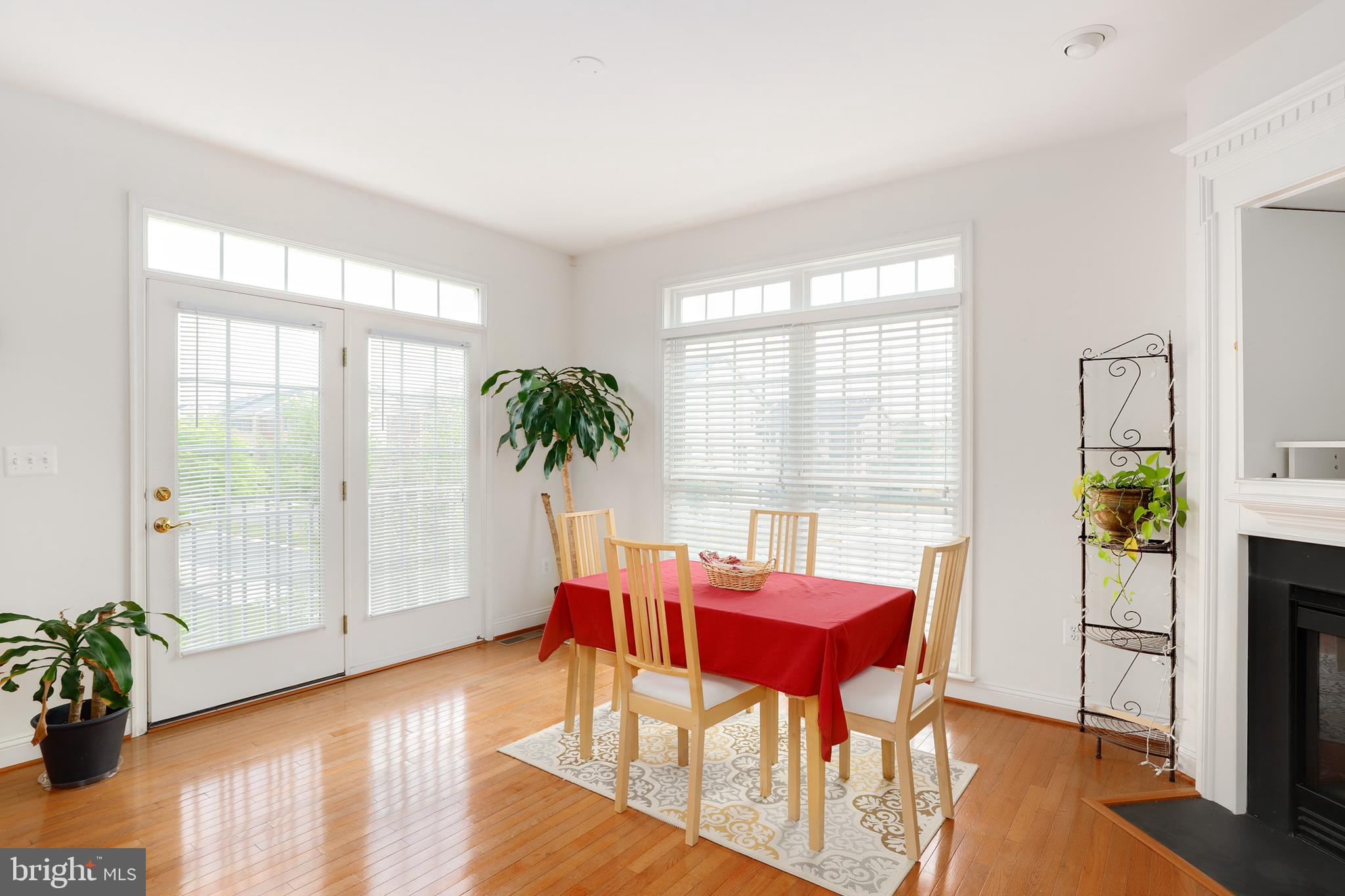 25862 Commons Square Chantilly, VA 20152 - Photo 20 of 42