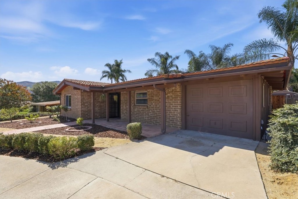 4729 Vía Tala Fallbrook, CA 92028 - Photo 49 of 51 Front View