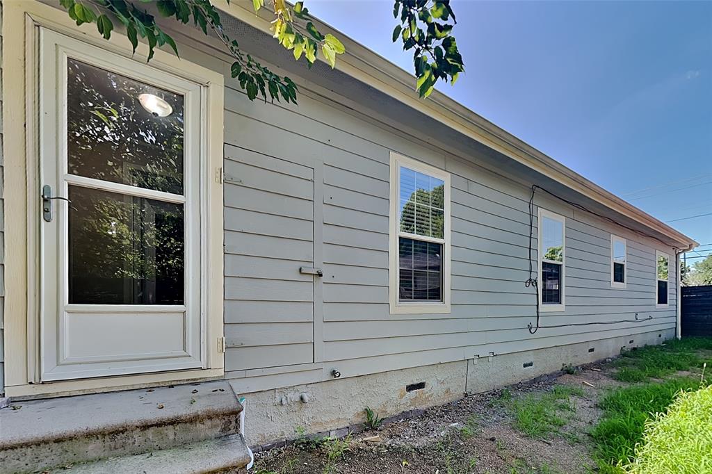 1416 Record Crossing Road Dallas, TX 75235 - Photo 11 of 15