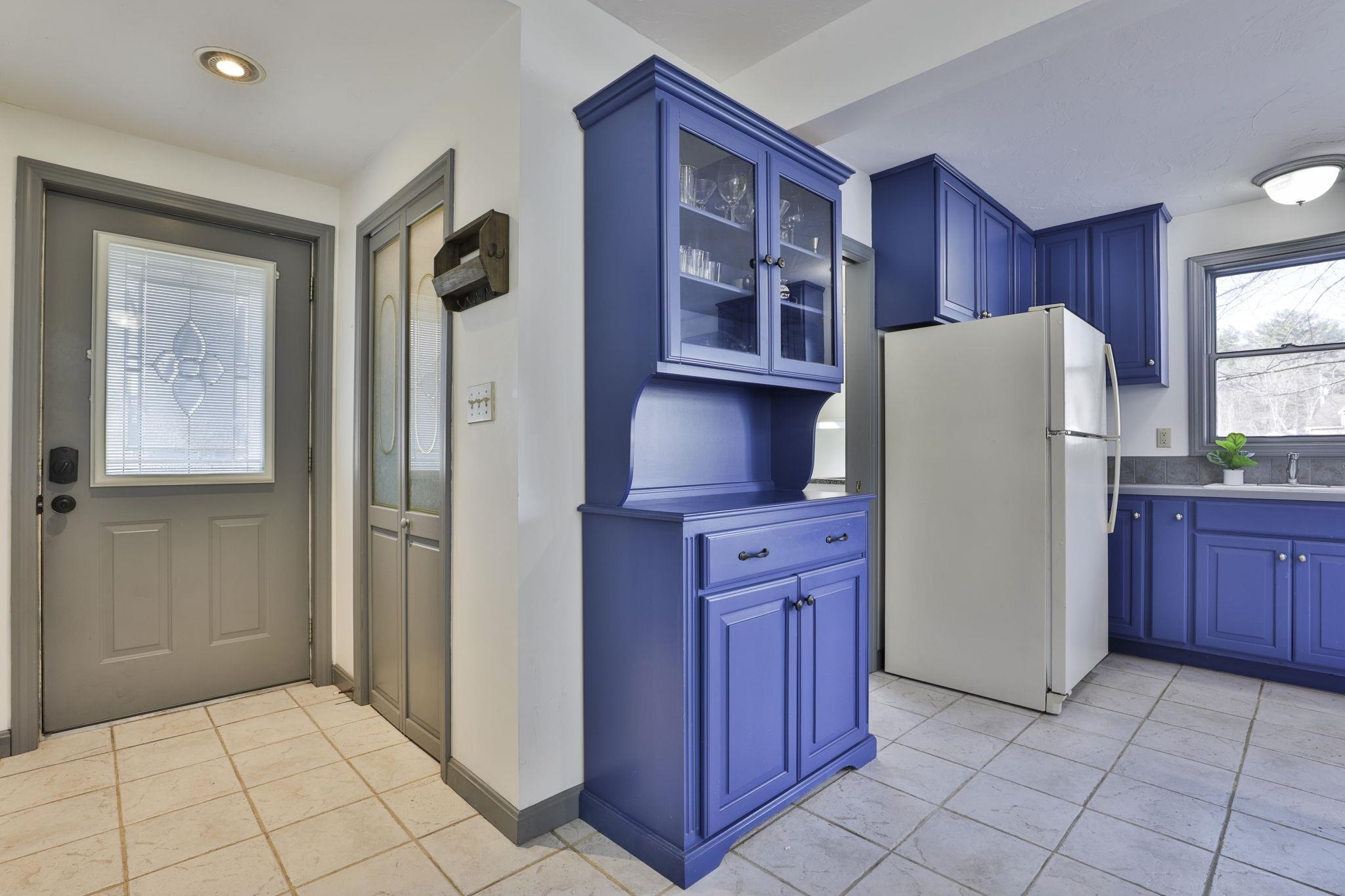 105 Conleys Grove Road Derry, NH 03038 - Photo 14 of 40