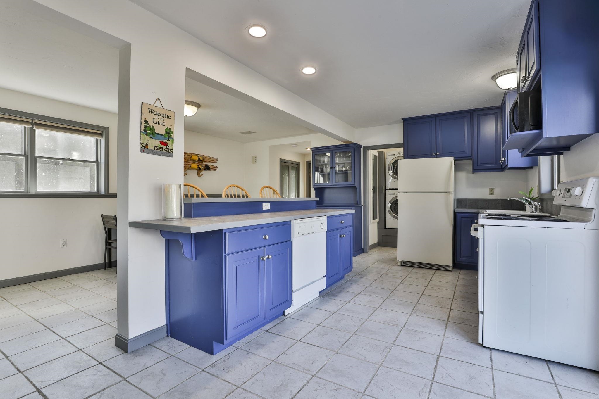 105 Conleys Grove Road Derry, NH 03038 - Photo 17 of 40