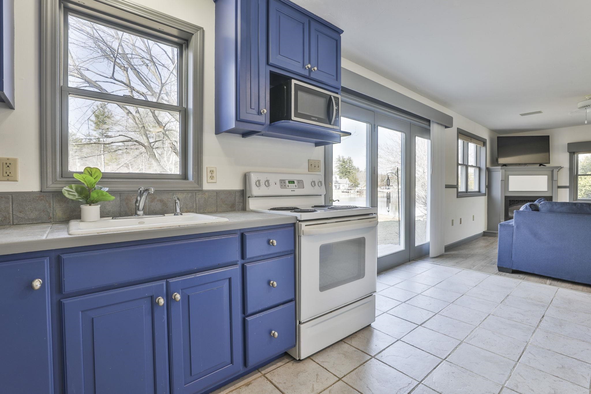 105 Conleys Grove Road Derry, NH 03038 - Photo 23 of 40