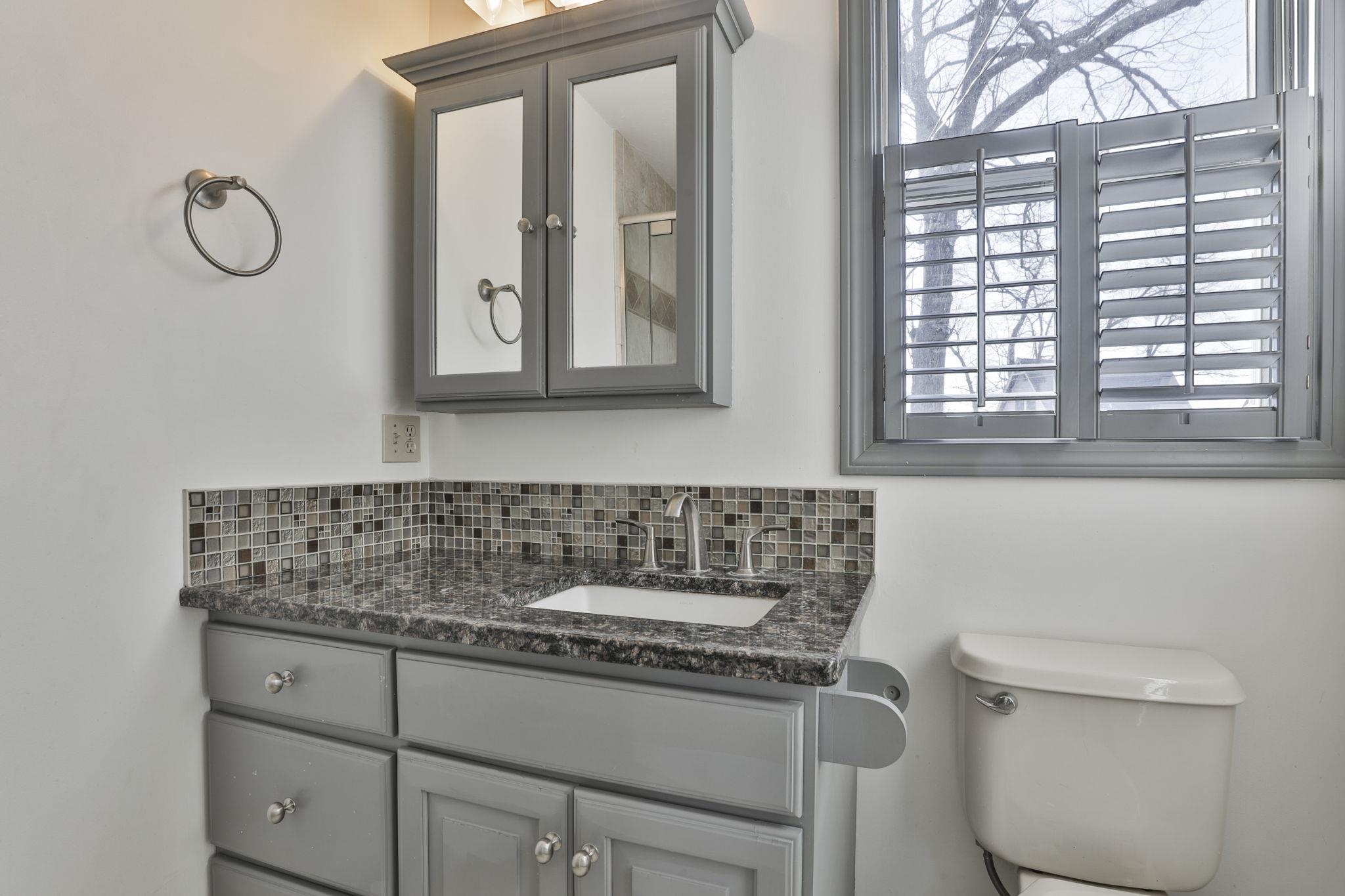 105 Conleys Grove Road Derry, NH 03038 - Photo 37 of 40