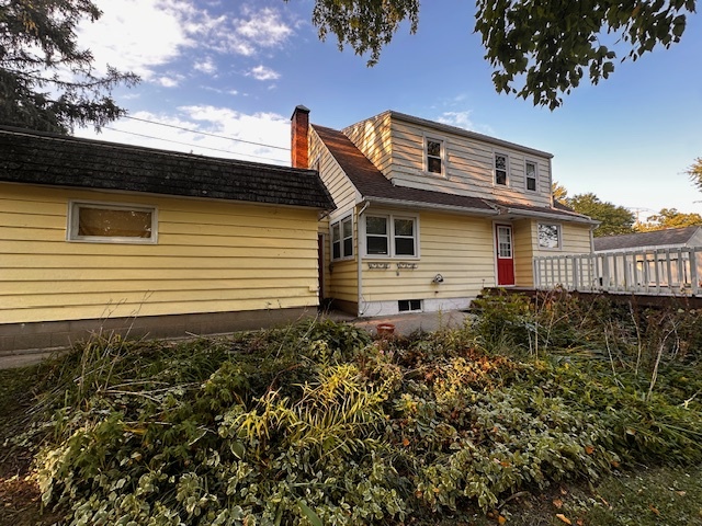 403 16th Street Mendota, IL 61342 - Photo 15 of 17 a front view of a house with garden