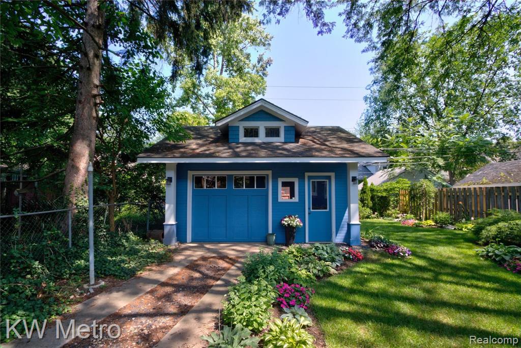 65 Amherst Road Pleasant Ridge, MI 48069 - Photo 39 of 41