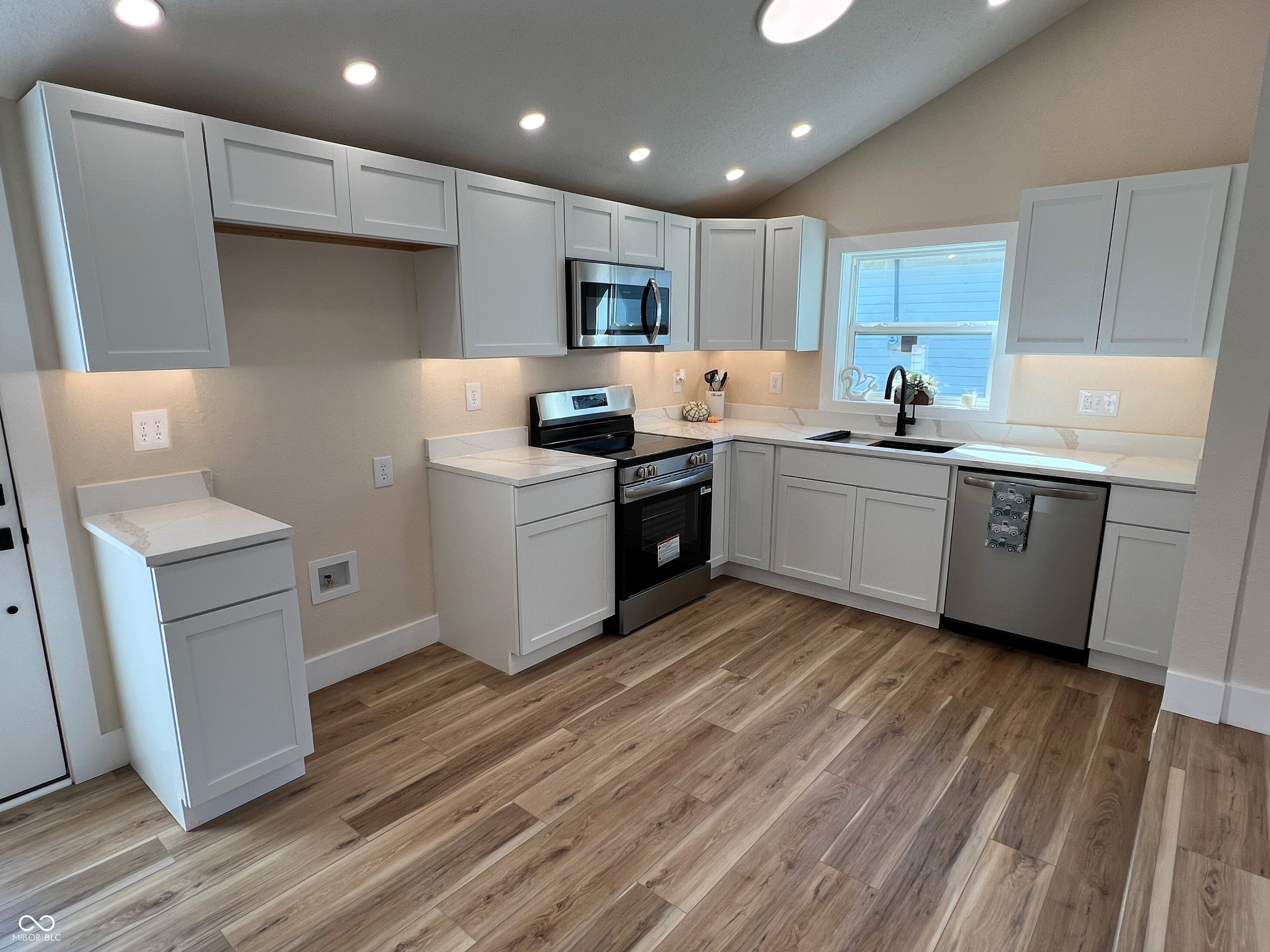 719 North 14th Street Elwood, IN 46036 - Photo 5 of 21