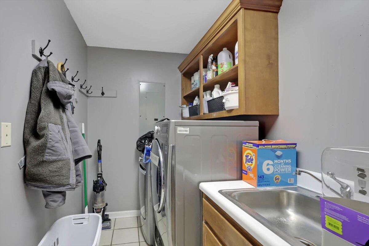 2265 Little Bend Road Signal Mountain, TN 37377 - Photo 19 of 31 23-Laundry Room