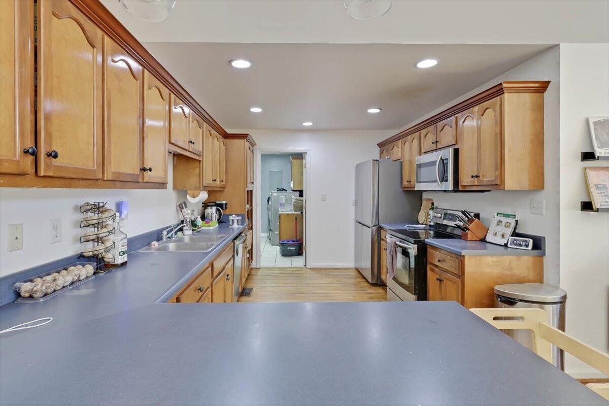 2265 Little Bend Road Signal Mountain, TN 37377 - Photo 9 of 31 10-Kitchen