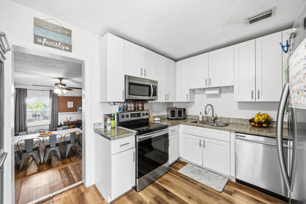 430 West 25th Street Riviera Beach, FL 33404 - Photo 13 of 43 430 kitchen 4