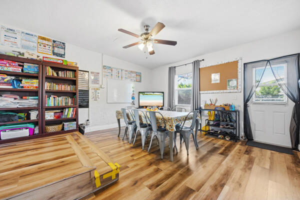 430 West 25th Street Riviera Beach, FL 33404 - Photo 15 of 43 430 family room 2