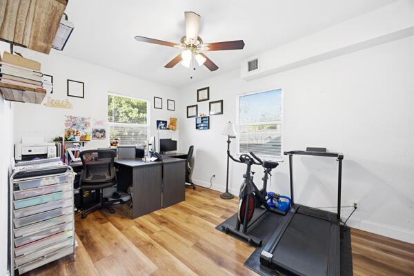 430 West 25th Street Riviera Beach, FL 33404 - Photo 17 of 43 430 family room 4