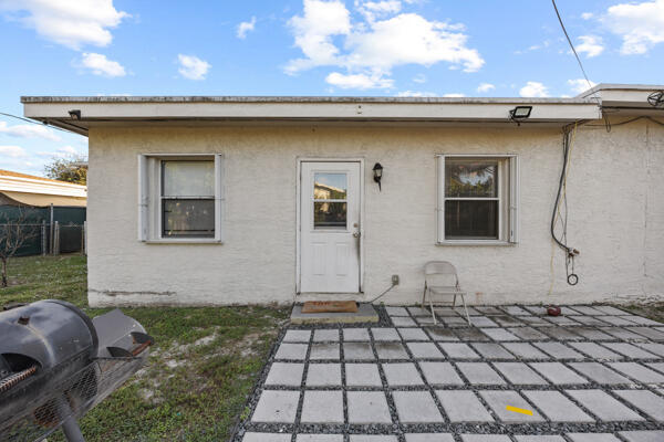 430 West 25th Street Riviera Beach, FL 33404 - Photo 38 of 43 430 backyard 7
