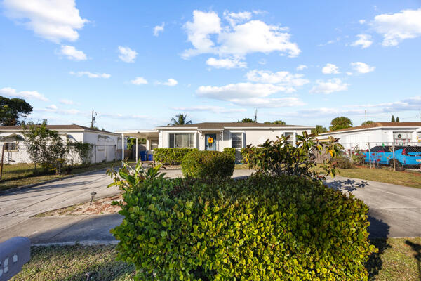 430 West 25th Street Riviera Beach, FL 33404 - Photo 5 of 43 430 front 4