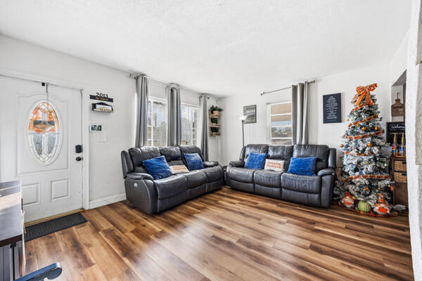 430 West 25th Street Riviera Beach, FL 33404 - Photo 8 of 43 430 living room 3