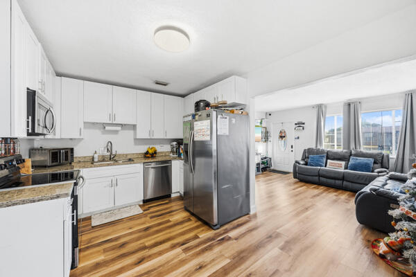 430 West 25th Street Riviera Beach, FL 33404 - Photo 10 of 43 430 kitchen
