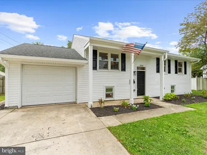 a front view of house with yard