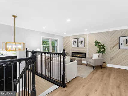 a view of livingroom with furniture and windows