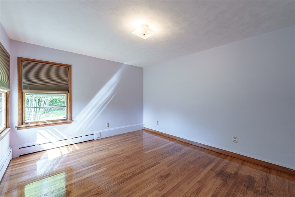 182 R Russell Road Westfield, MA 01085 - Photo 12 of 33 Gallery Image 12